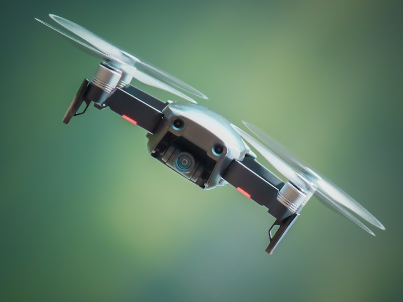 منظر جوي مذهل لشاطئ من طائرة درون